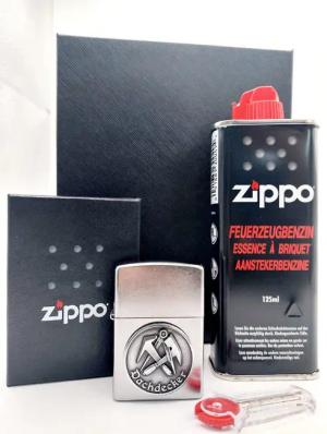 Zippo Feuerzeug Dachdecker, Maurer, Handwerker Geschenkset Sturmfeuerzeug mit Zubehör, inkl. Feuerzeug, Geschenkbox, Benzin und Feuersteine